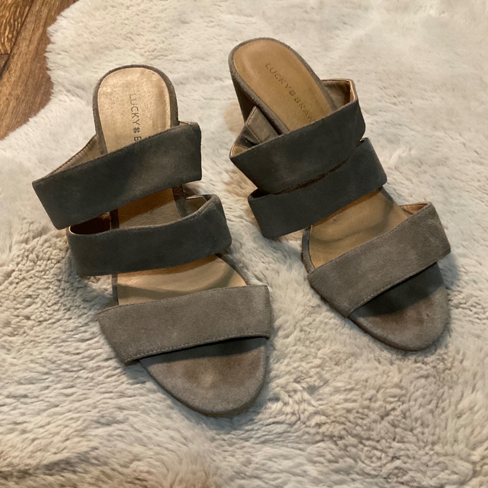 Lucky Brand‎ Minna Size 10 Taupe Open Toe Heeled Sandals Suede Block Heel Tan